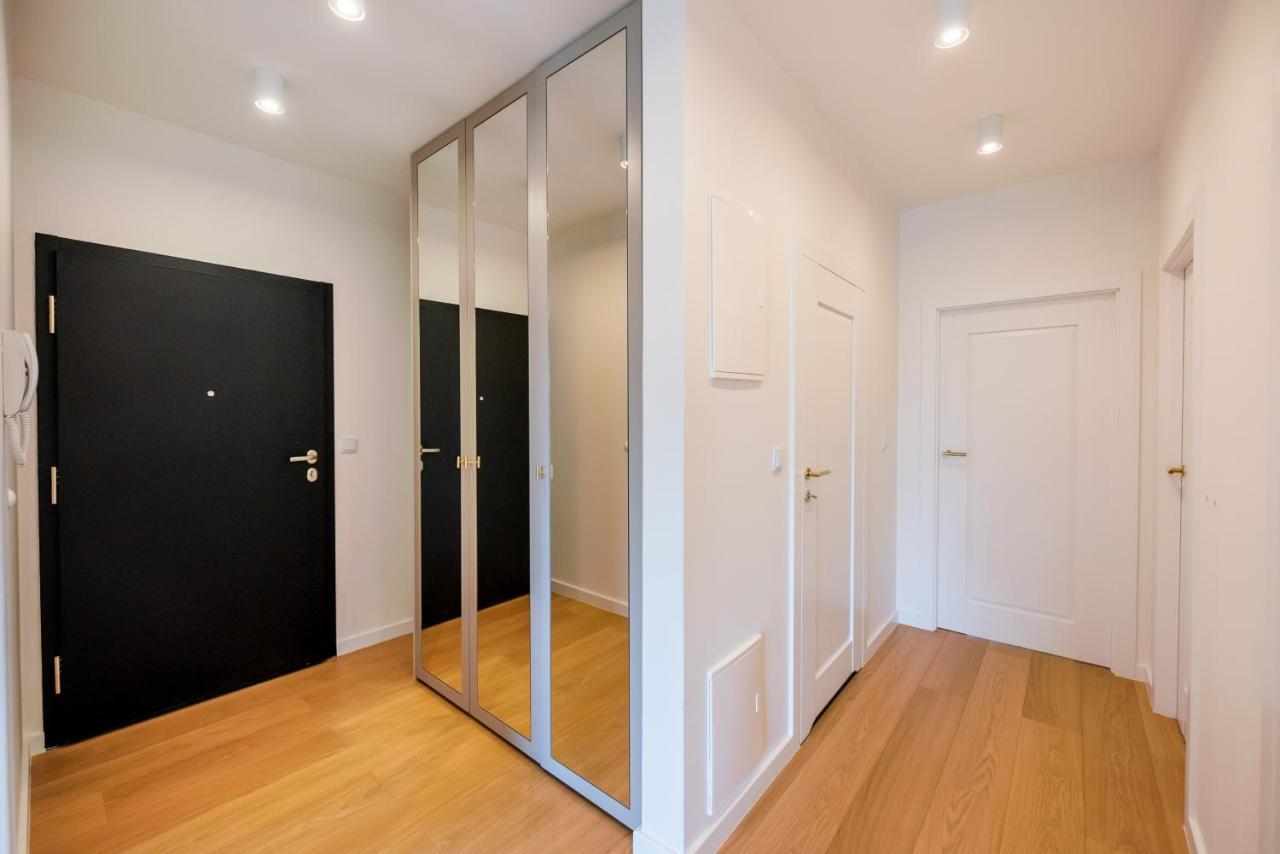Wola Marble Apartment ワルシャワ エクステリア 写真