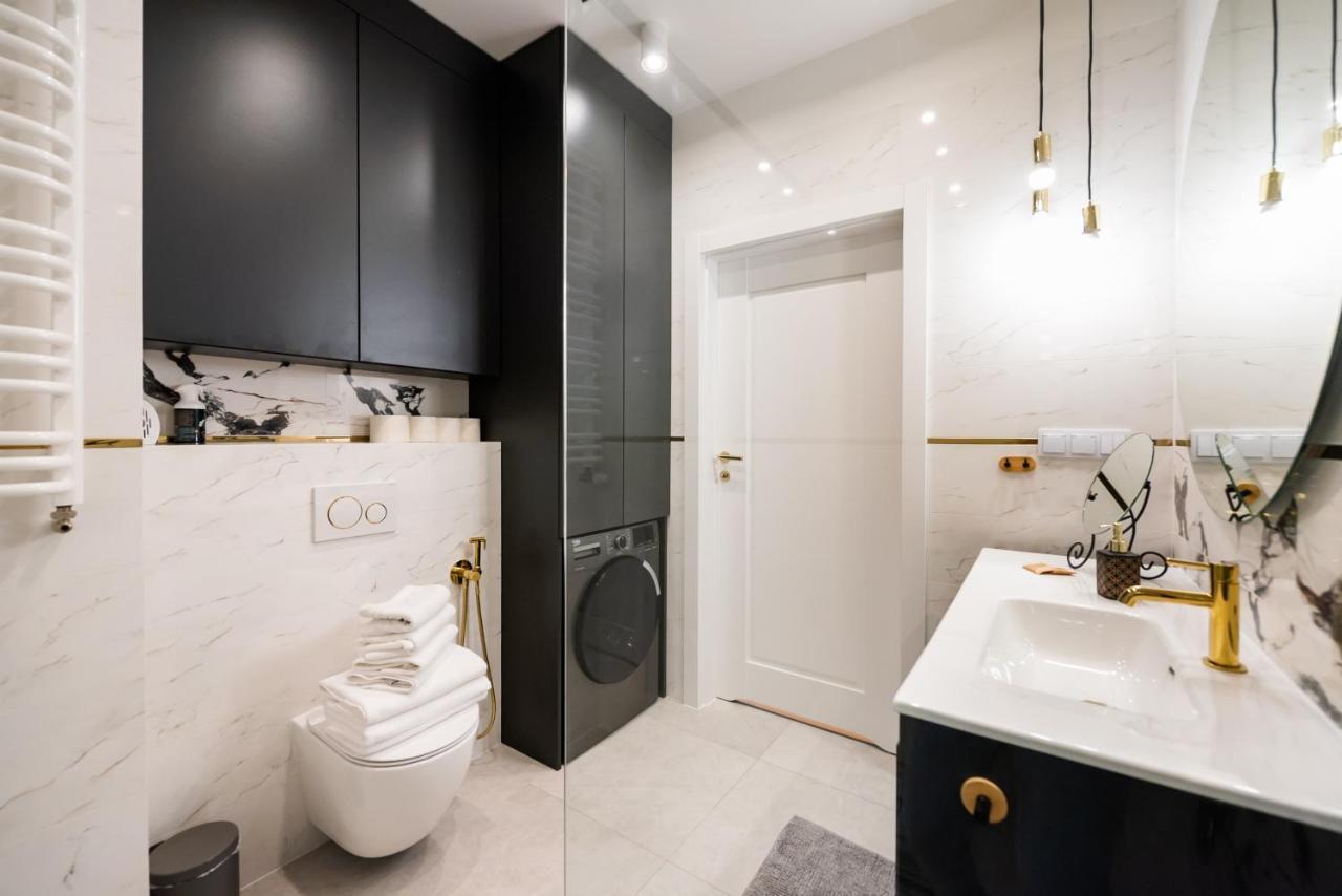 Wola Marble Apartment ワルシャワ エクステリア 写真